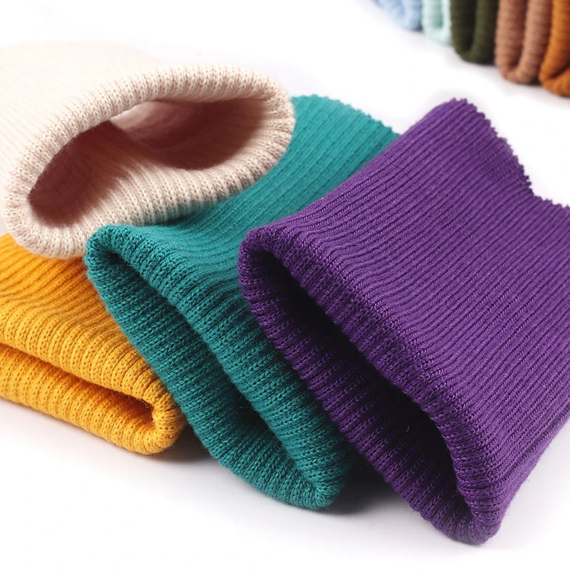 Vêtement tricoté côtelé élastique, décolleté latéral, pantalon fileté, doudoune, pull,